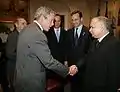 Le président américain George Bush et le Premier ministre polonais Jarosław Kaczyński lors d'une conversation à la Maison Blanche, 2006