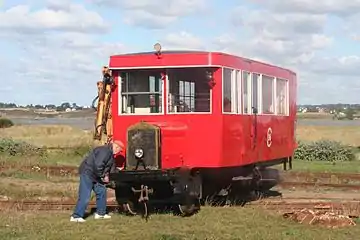 L'autorail De Dion Bouton JM4 no 11 de l'AMTUIR, en manœuvre de retournement.