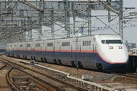 Description de l'image JR East Shinkansen E1(renewal).jpg.