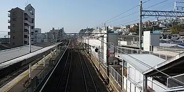 Gare de Shioya à gauche et Sanyo-Shioya à droite.