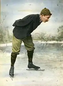 Un homme penché, portant des patins à glace et un bonnet rayé.