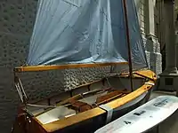 Dinghy traditionnel à voile