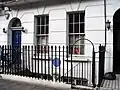 Domicile où elle a vécu avec Barenboim de 1967 à 1971 à Londres au 27 Upper Montagu Street, Marylebone. La plaque visible est grossie ci-contre.