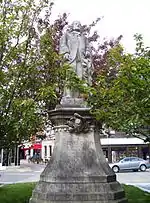 Statue de Daviel à Bernay.