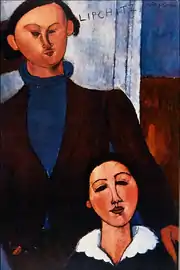 Portrait d'un homme debout en plan américain et d'une femme assise devant lui qu'on ne voit qu'en buste