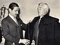 Jaime de Mora y Aragón (gauche) et Vittorio De Sica (droite) lors du tournage du film Le Jugement dernier.