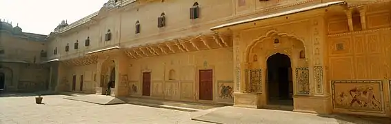 Façade principale du palais