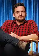 Jake Johnson interprète Nick Miller.