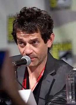 James Frain interprète Theo Galavan.