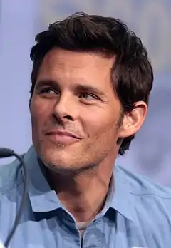 James Marsden interprète Teddy Flood.