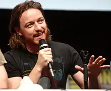 James McAvoy dans le rôle du professeur Charles François Xavier / professeur X jeune