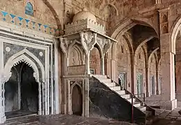 Minbar de la Jami Masjid, Mândû, Inde