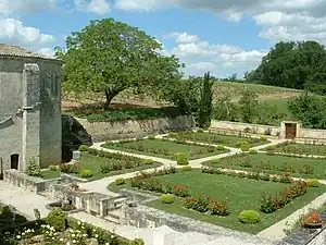 Les jardins de l'abbaye de Fontdouce.