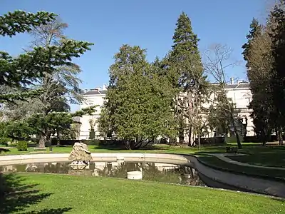 Jardin et hôtel Durzy.