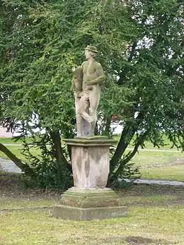 Jardin de l'hôpitaldeux fontaines, statue