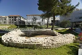 Jardin archéologique avec vestige du rempart romain. sculpture - VII / VIe s. av. J.-C.