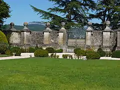 Jardin mur et portail (classés).