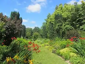 L'Allée des fleurs.