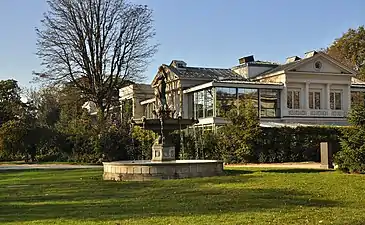 Pavillon Gabriel et la fontaine des Ambassadeurs.