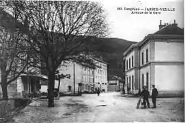 L'avenue de la gare en 1920.