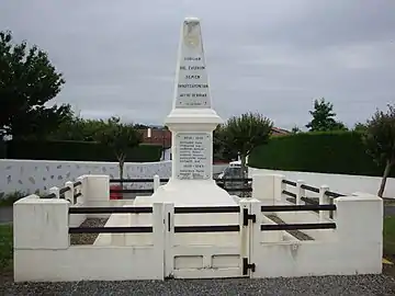 Le monument aux morts.