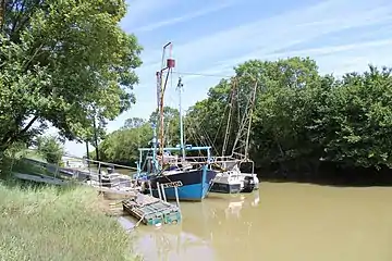 Bateaux à quai.