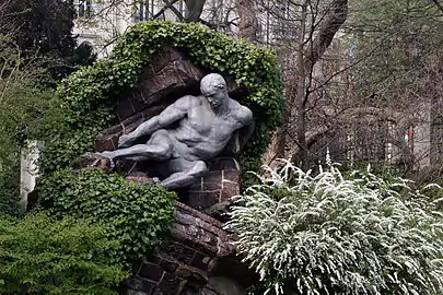 Pierre Roche, l'Effort (vers 1900), Paris, jardin du Luxembourg.