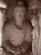 Petite chapelle à la figure de Buddha. Site de Jaulian. Taxila Ve siècle EC. Reproduction en plâtre (musée de Taxila) de l'original en stuc