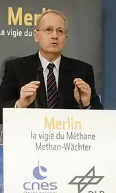  Jean-Yves Le Gall en 2015 lors d'une conférence sur le satellite franco-allemand MERLIN