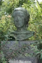 Tête du monument aux victimes et aux soldats de Verdun