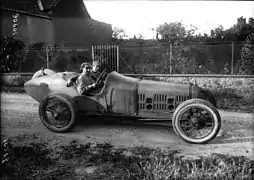 Le coureur d'usine Ballot, Jean Chassagne, sur une Ballot 3L lors du Grand Prix de France en 1921.