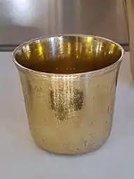 Gobelet en argent doré .