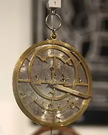 Astrolabe sorti des ateliers de Jean Fusoris (v. 1400).