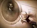 Jean Jules-Verne devant le portrait de son grand-père Jules Verne