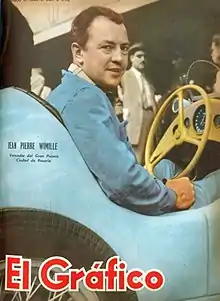 Illustration de magazine de Jean-Pierre Wimille de trois-quarts arrière assis dans une monoplace.