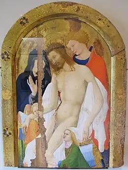 Tableau au bord supérieur arondi avec le Christ mort entouré de saint Jean, la Vierge et 2 anges sur fond doré.