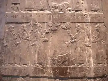 Le roi Jéhu d'Israël aux pieds de Salmanazar III d'Assyrie, c. 825 av. J.-C. Détail de l'« obélisque noir », British Museum.