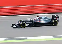 Vue de gauche de la McLaren MP4-31 de Button