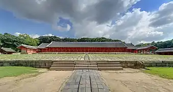 Vue sur le Jeongjeon de Jongmyo. Aout 2013.