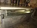 Le sarcophage en marbre de la tombe dite de Marie qui date du Ier siècle est en réalité un banc rocheux plein qui n'est pas creusé à la façon d'un sarcophage.