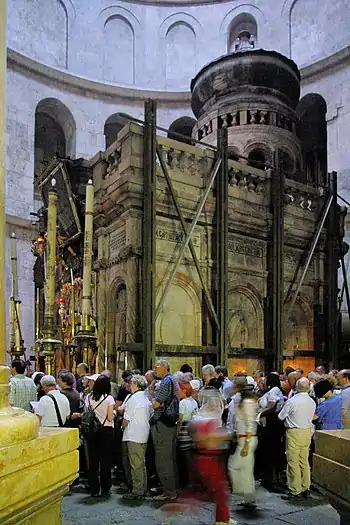 Édicule abritant le tombeau du Christà l'intérieur de l'église du Saint-Sépulcre (Jérusalem)
