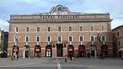 Façade du théâtre Pergolèse, place de la République