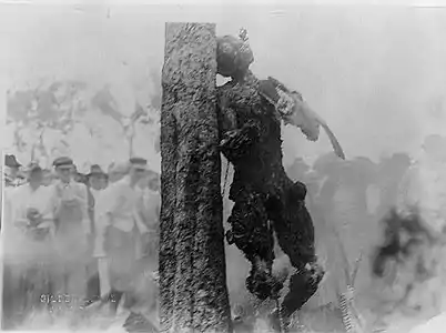 Photographie du lynchage de Jesse Washington dans le numéro de juin 1916.