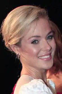 Jessica Marais interprète Lily Diamond.