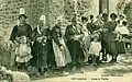 Jeunes et vieilles de Lotudy vers 1930 (carte postale Villard).