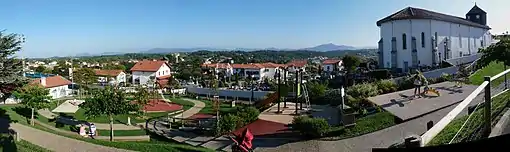 Photographie panoramique du centre de Bidart vers le sud.