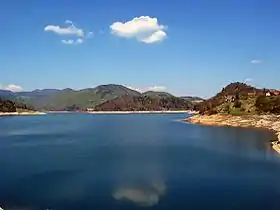Le lac artificiel de Zaovine.