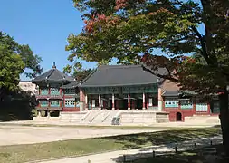 La bibliothèque royale (Jibokjae), au style d'influence chinoise