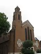 Entrée de l'église du Sacré-Cœur du Sart.