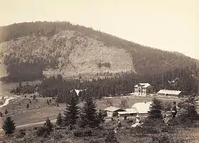 Photo des années 1880 avec le col du Špičák et, à l'arrière, le sommet.